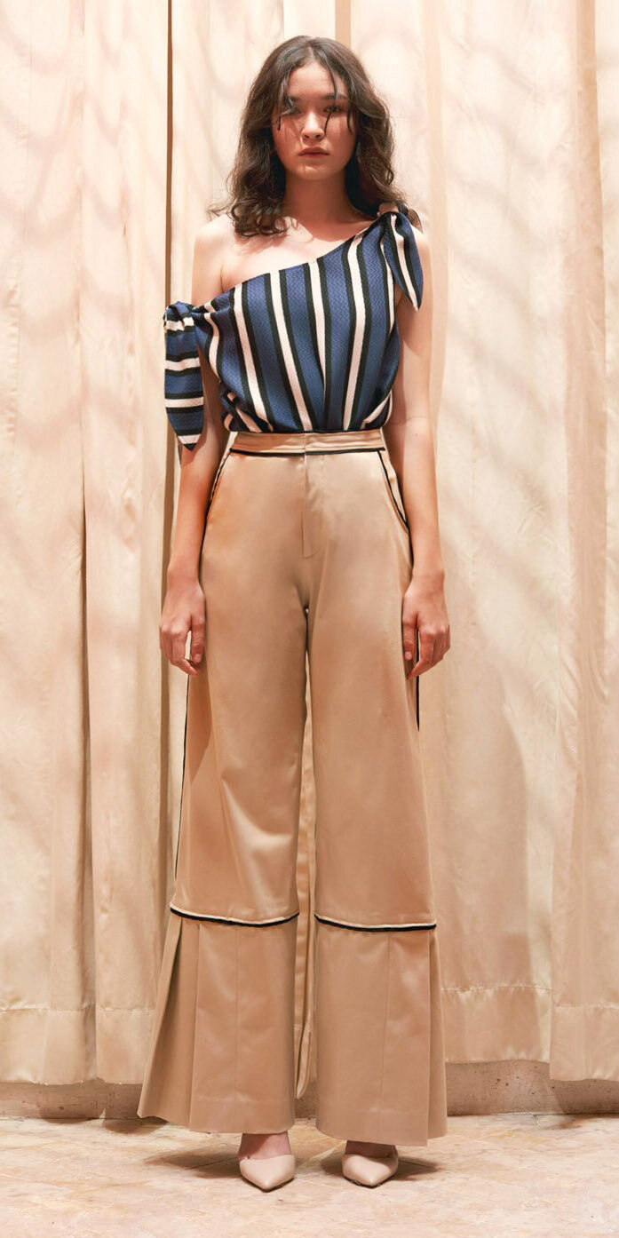 tan-wideleg-pants-blue-navy-top-stripe-vertical-tan-shoe-pumps-spring-summer-brun-dinner.jpg