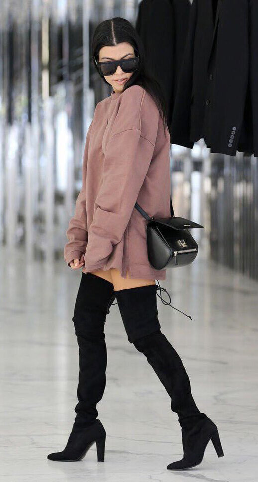 pink-light-dress-sweater-sun-black-bag-black-shoe-boots-otk-kourtneykardashian-fall-winter-brun-dinner.jpg