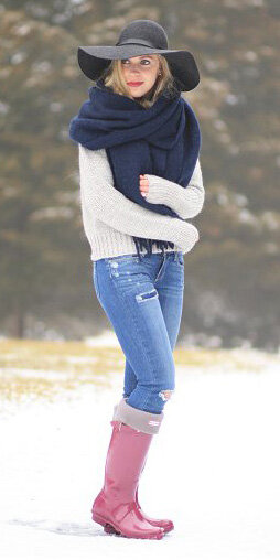 blue-med-skinny-jeans-white-sweater-blue-navy-scarf-blonde-hat-red-shoe-boots-snow-fall-winter-rain-wellies-weekend.jpg