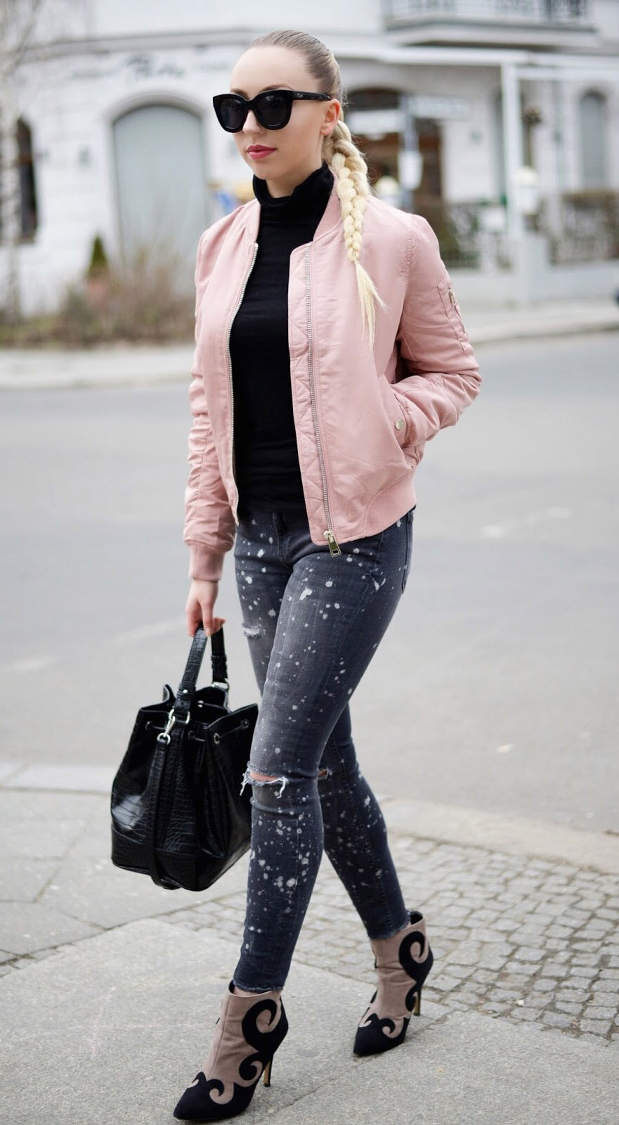 grayd-skinny-jeans-black-shoe-booties-pink-light-jacket-bomber-black-tee-turtleneck-black-bag-sun-blonde-pony-braid-fall-winter-lunch.JPG