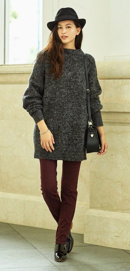 burgundy-skinny-jeans-black-shoe-brogues-patent-grayd-sweater-tunic-black-bag-hat-fall-winter-brun-weekend.jpg