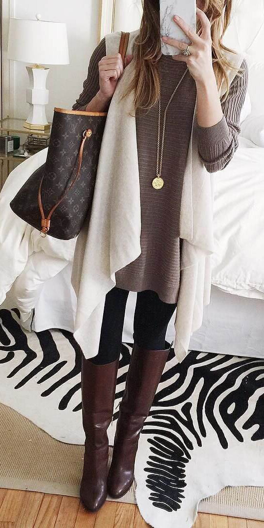 black-leggings-brown-sweater-tunic-layer-white-vest-knit-brown-shoe-boots-necklace-pend-blonde-brown-bag-tote-fall-winter-weekend.jpg