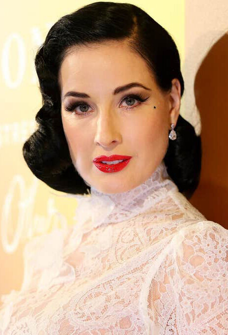 hair-makeup-style-ditavonteese-black-eyeliner-white-lace-red-lips.jpg