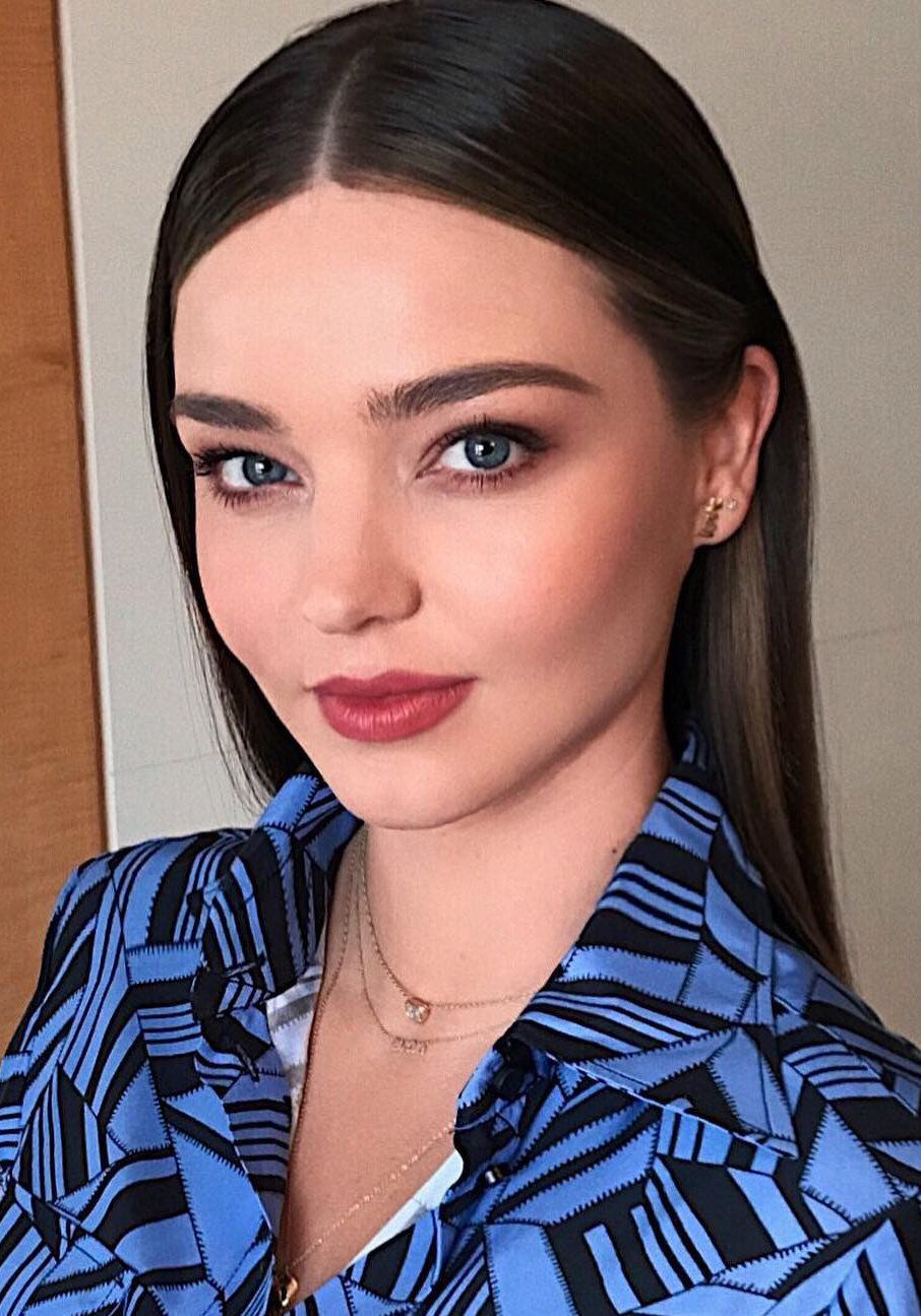 hair-makeup-style-mirandakerr-straight.jpg