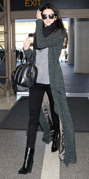 black-leggings-grayl-tee-black-scarf-sun-brun-black-bag-grayd-cardiganl-black-shoe-booties-tonal-kendalljenner-fall-winter-weekend.jpg