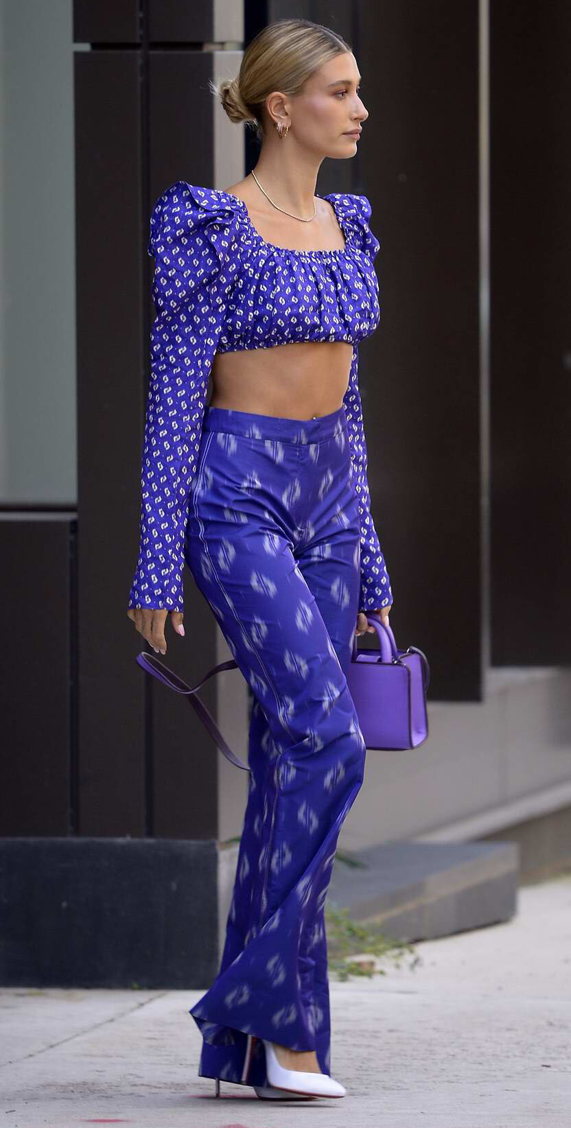 purple-royal-wideleg-pants-print-purple-royal-crop-top-necklace-blonde-bun-haileybaldwin-beiber-purple-bag-white-shoe-pumps-matchset-spring-summer-lunch.jpg