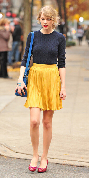 yellow-mini-skirt-blue-navy-sweater-fall-winter-blonde-taylorswift-lunch.jpg