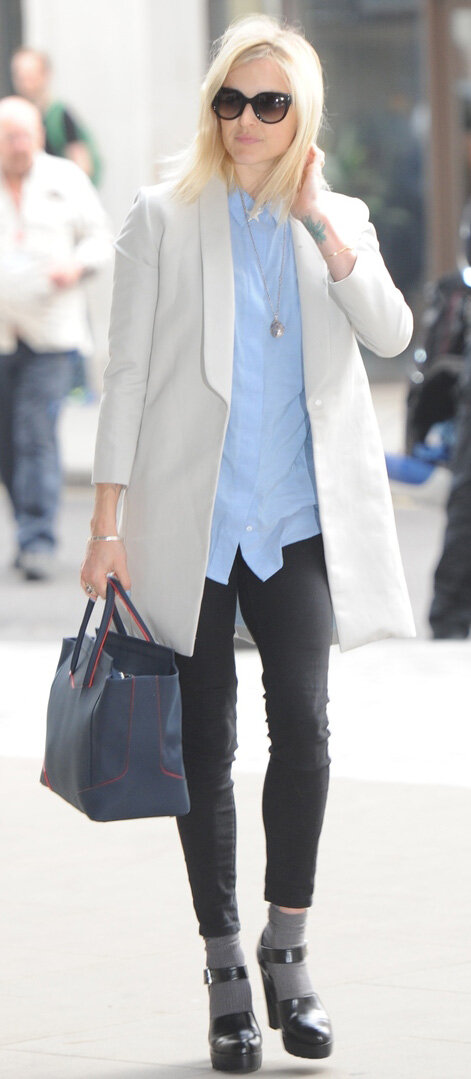 black-skinny-jeans-blue-light-collared-shirt-fearnecotton-wear-outfit-fashion-fall-winter-white-jacket-blazer-boyfriend-socks-black-shoe-sandalh-sun-necklace-blue-bag-blonde-work.jpg