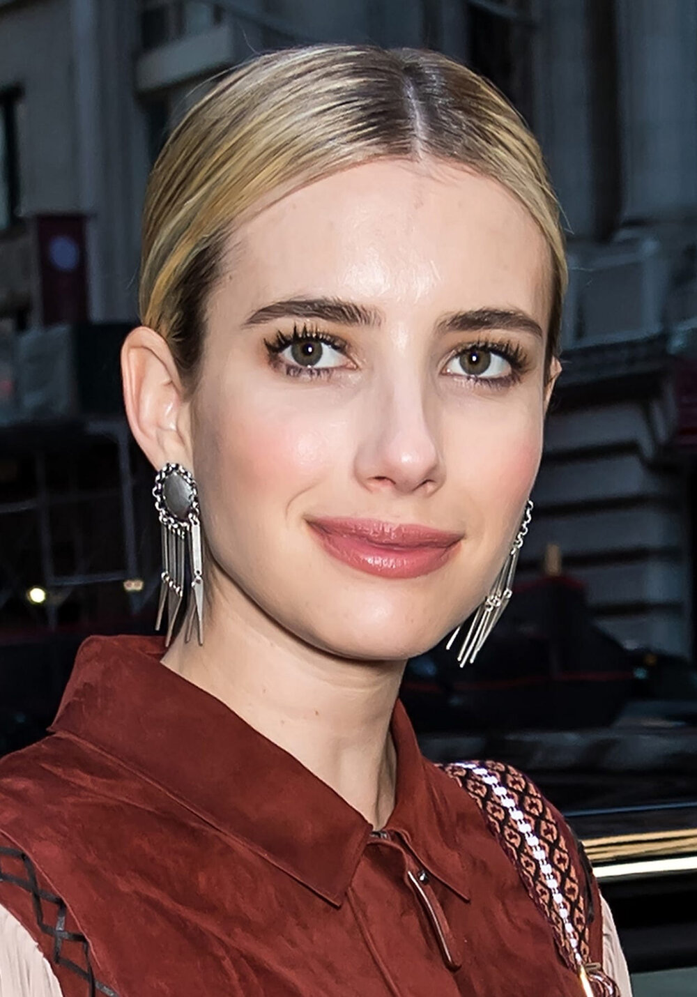 hair-makeup-emmaroberts-earrings-blonde-middlepart.jpg