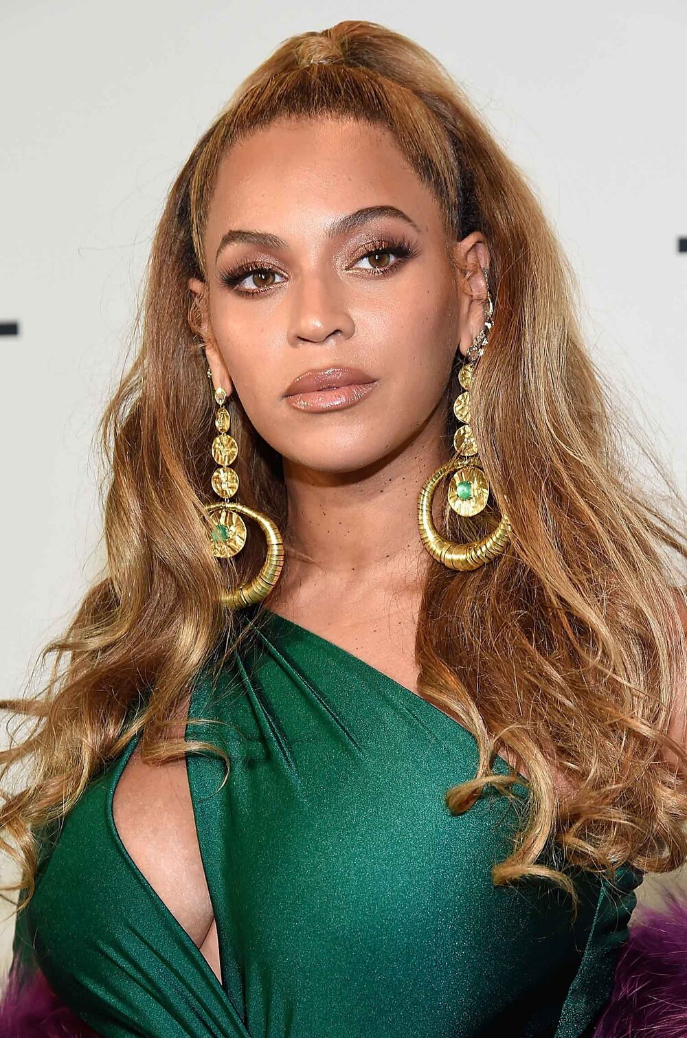 hair-makeup-beyonce-earrings-circle-half-up.jpg