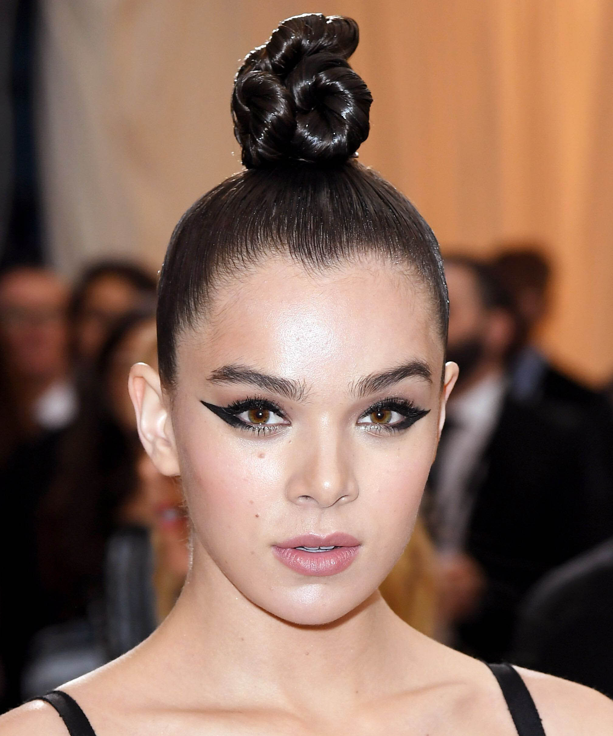 7 Easy Messy Buns Learn How To Do Messy Bun Hairstyles