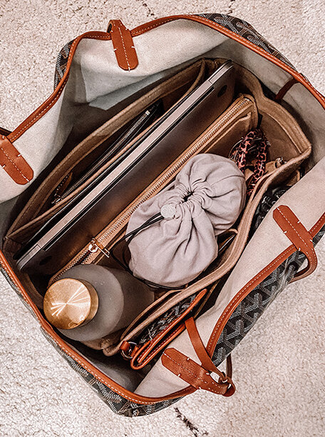 how-to-organize-purse-handbag-keep-clean-tips-tricks-best-inserts-wallet-makeup-bag-tote-work.jpg