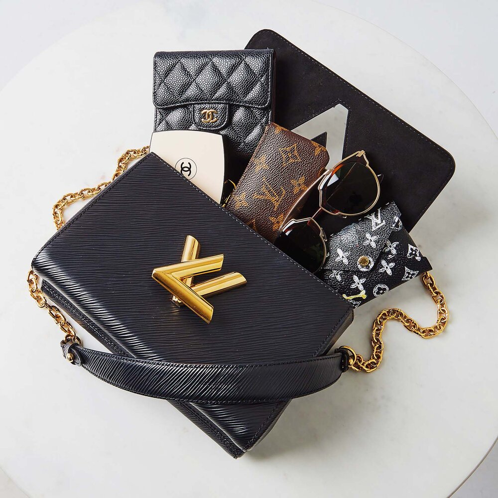 how-to-organize-purse-handbag-keep-clean-tips-tricks-best-inserts-wallet-makeup-bag-louisvuitton.jpg