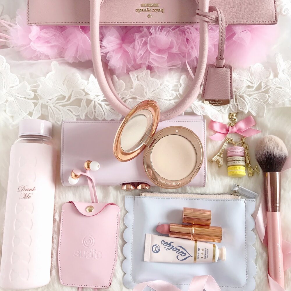 how-to-organize-purse-handbag-keep-clean-tips-tricks-best-inserts-wallet-makeup-bag-pink-pastel.jpg