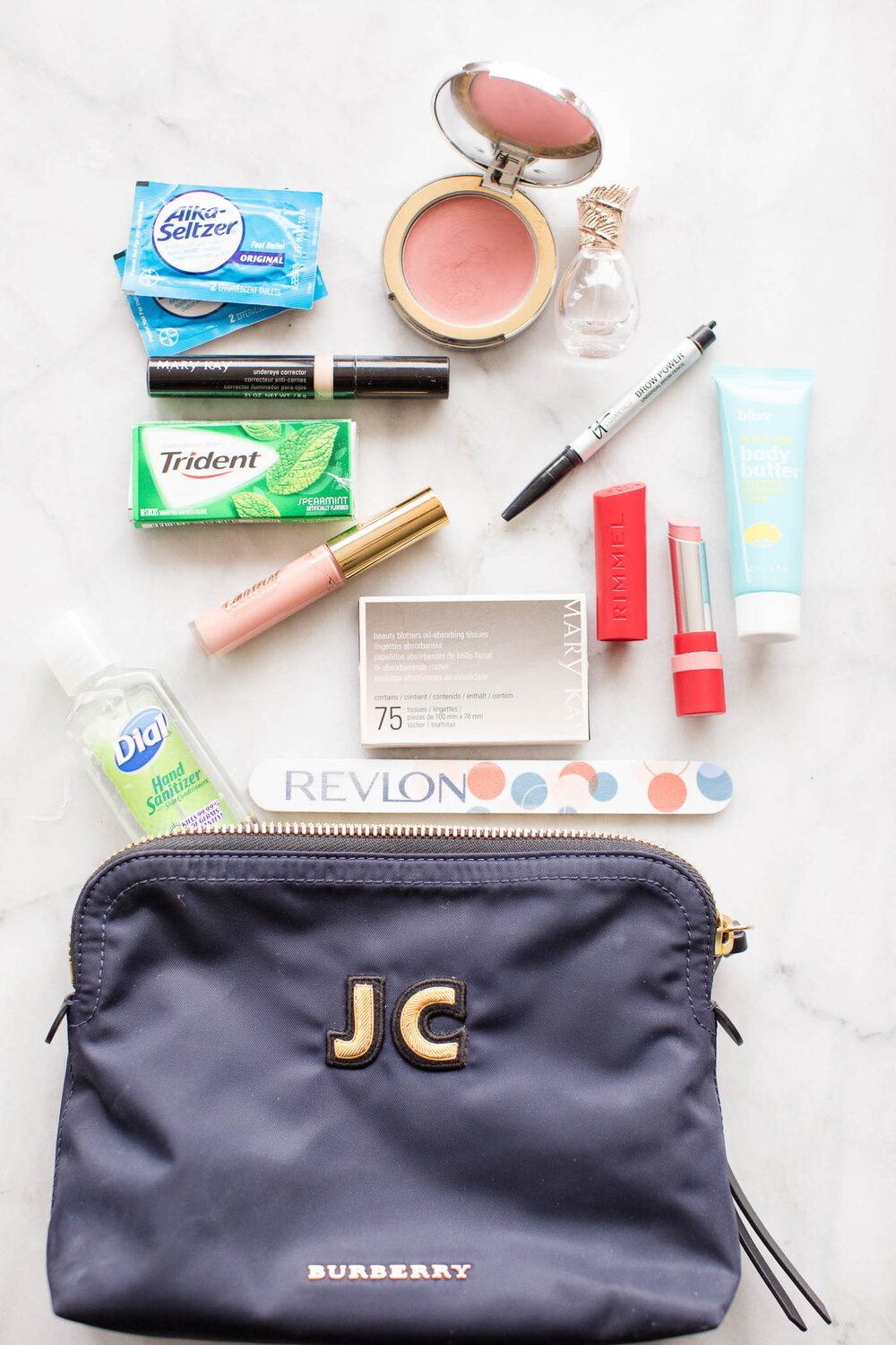 how-to-organize-purse-handbag-keep-clean-tips-tricks-best-inserts-wallet-makeup-bag-essentials.jpg