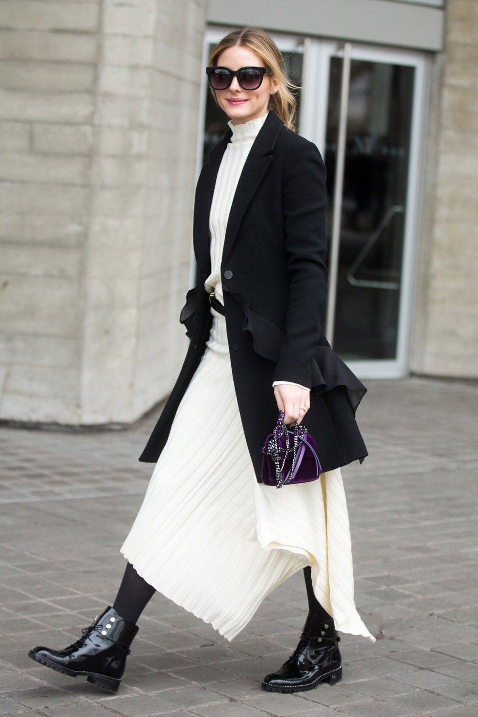 How to wear a purple bag | HOWTOWEAR Fashion