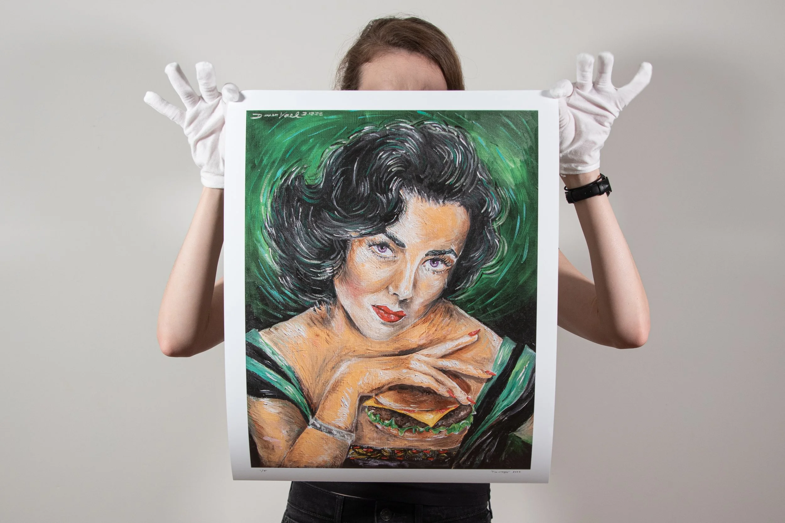 Liz Taylor Eats A Cheeseburger - 16x20 Poster Print