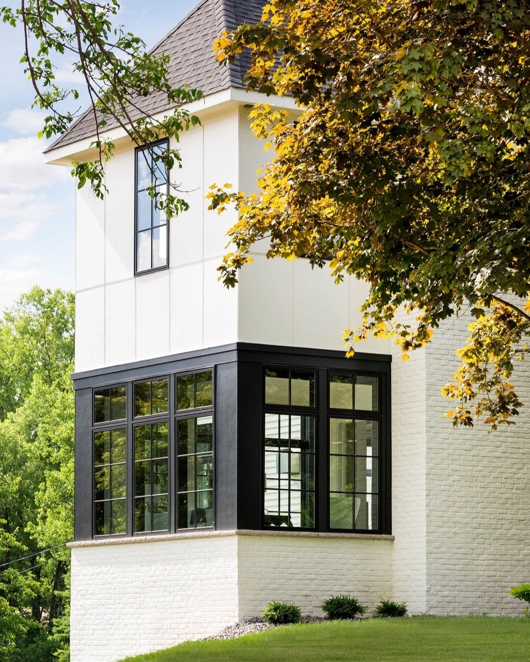 Our Iteri Tudor is one of our favorites! The large windows and contrasting black and white color pallet are the perfect mix of classic tudor and modern design. 

#exterior #moderntudor #tudordesign #customhomes #homedesign #mnhomes