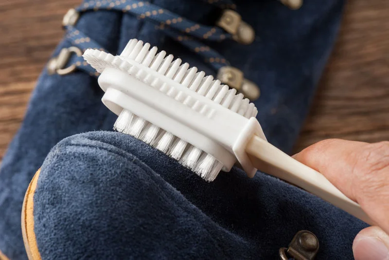 how-to-use-a-suede-brush-guide-findyourboots.jpg