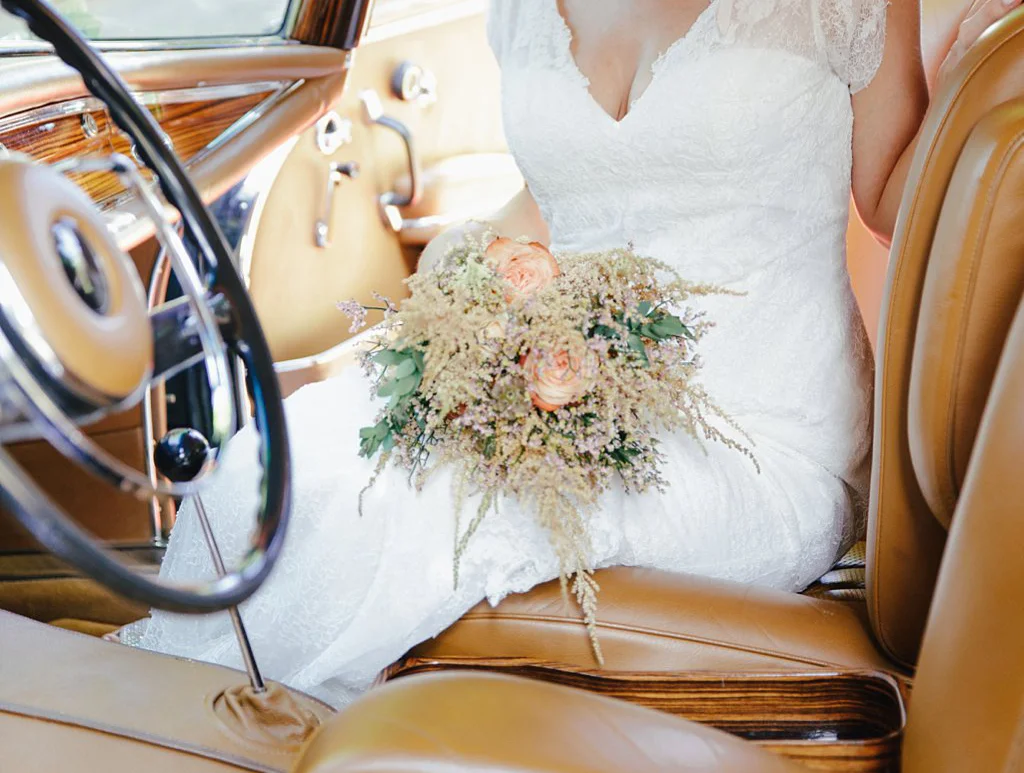 Kupfer trifft Pastell und Holz - Dekoration und Blumen