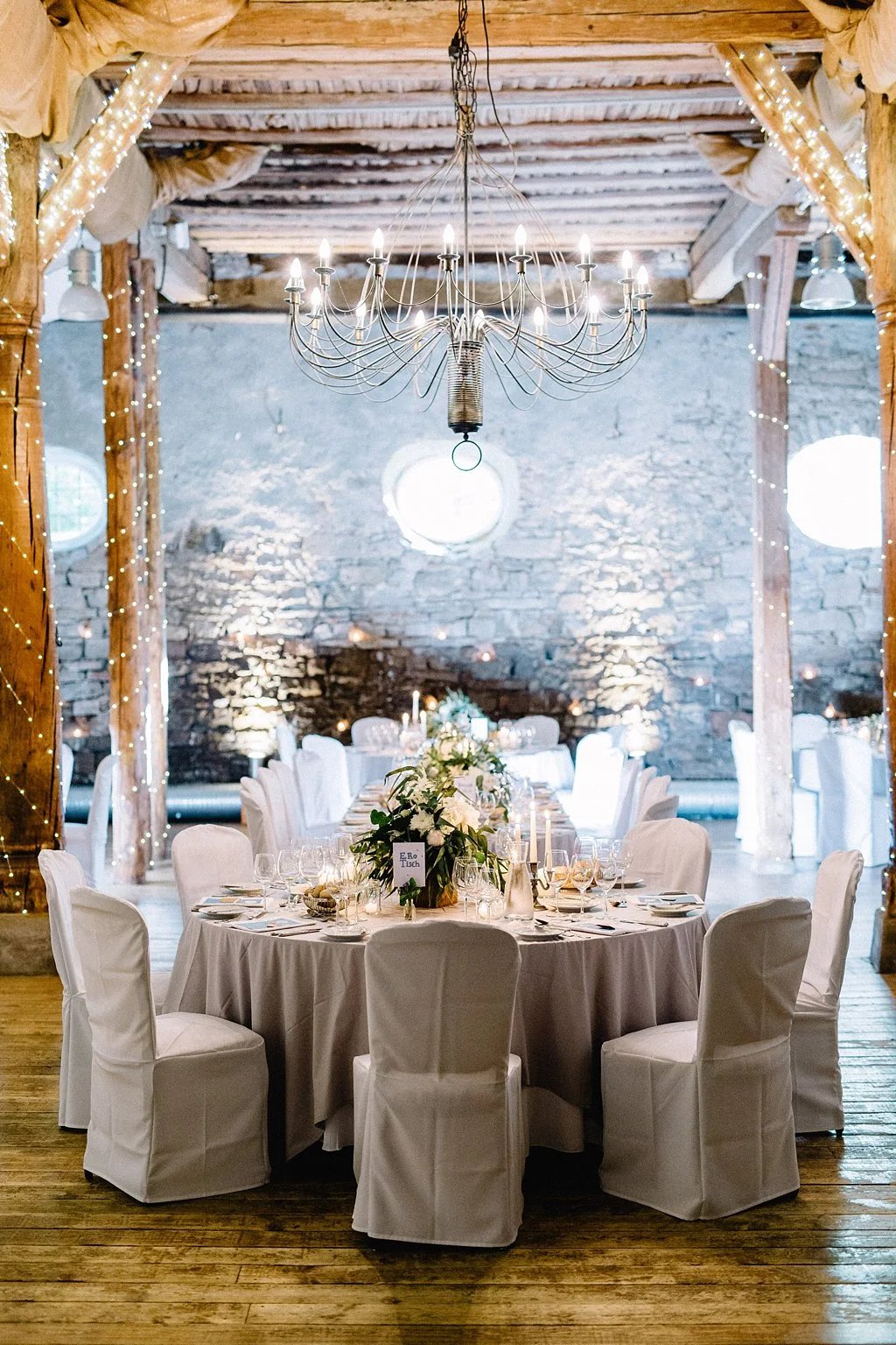Romantische Blau-Grau Hochzeit im Schloss Heinsheim