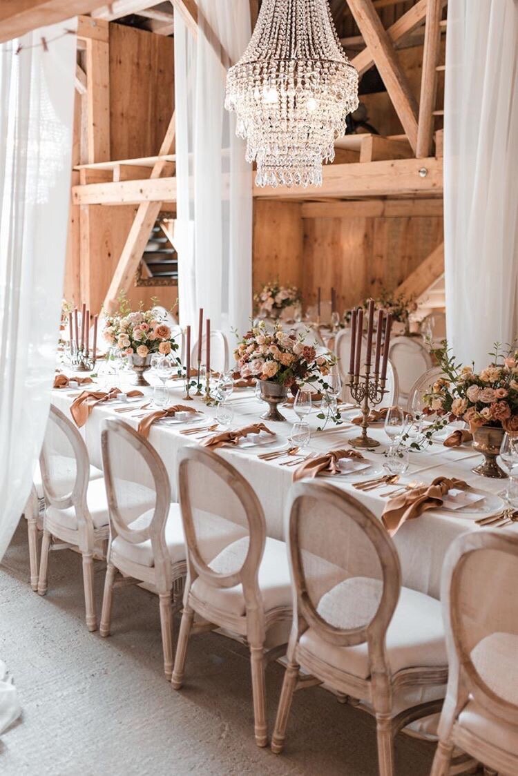 Stilvolle Terra Cotta Scheunenhochzeit