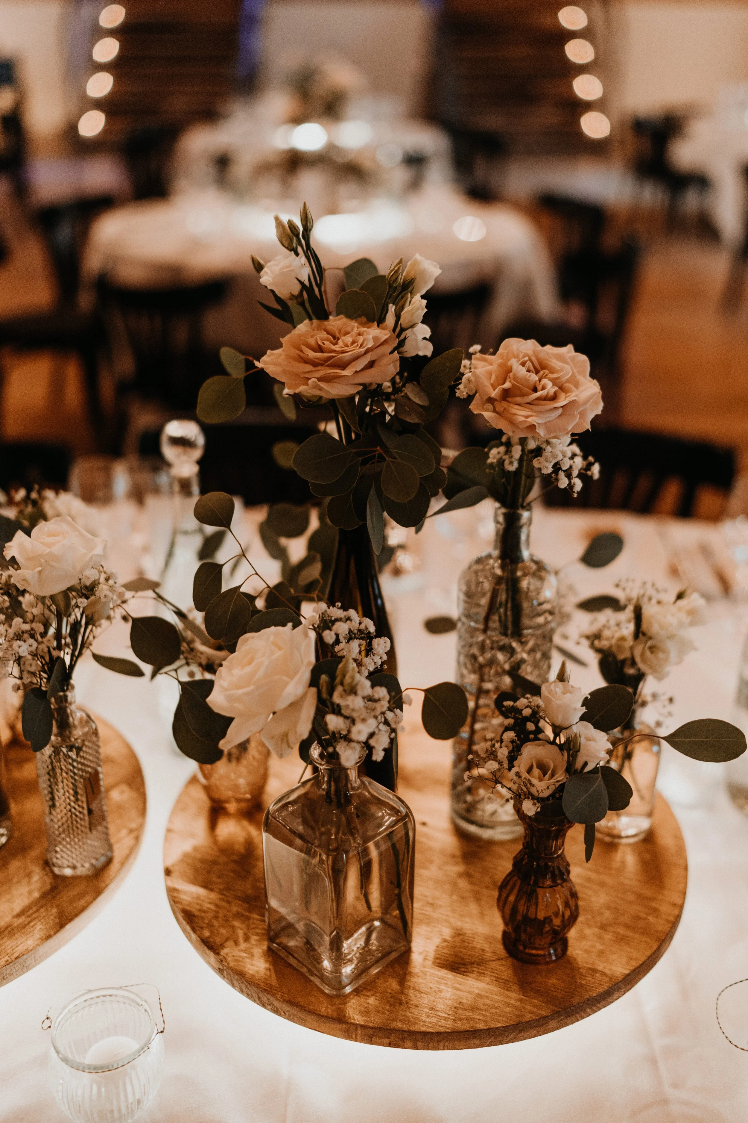 Romantische Sommerhochzeit in Blush mit LED Scheibe - Hofgut Maisenburg