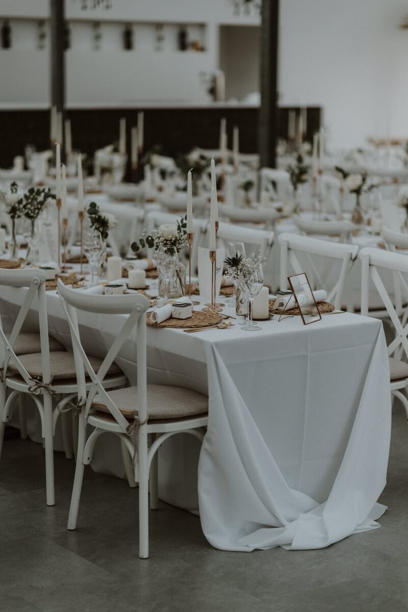 Moderne Dekoration mit rustikalen Akzenten - Glashaus Events 