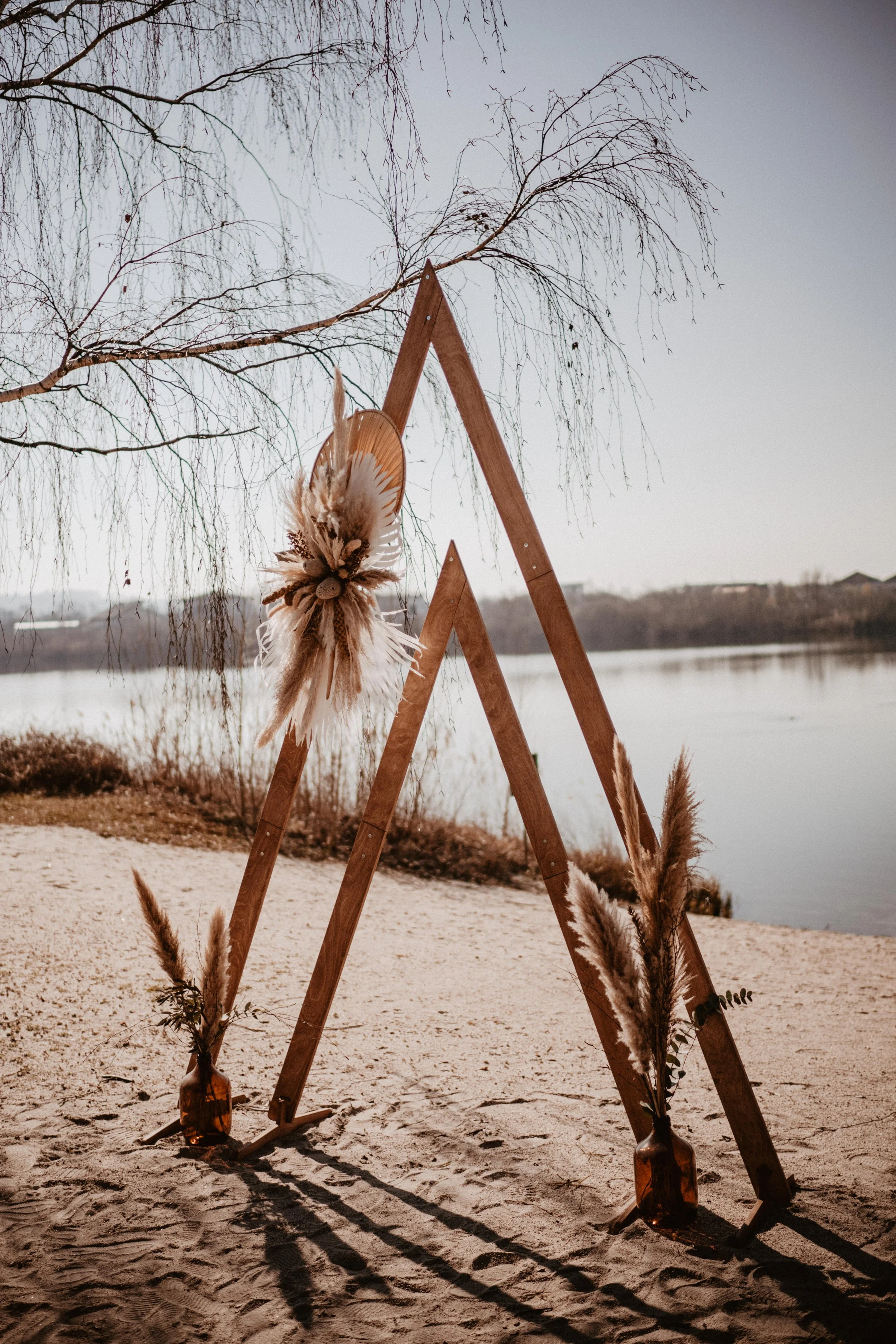Freie Arbeit - eine Boho-Festival Seehochzeit mit Rauchblau - Seehaus Forst
