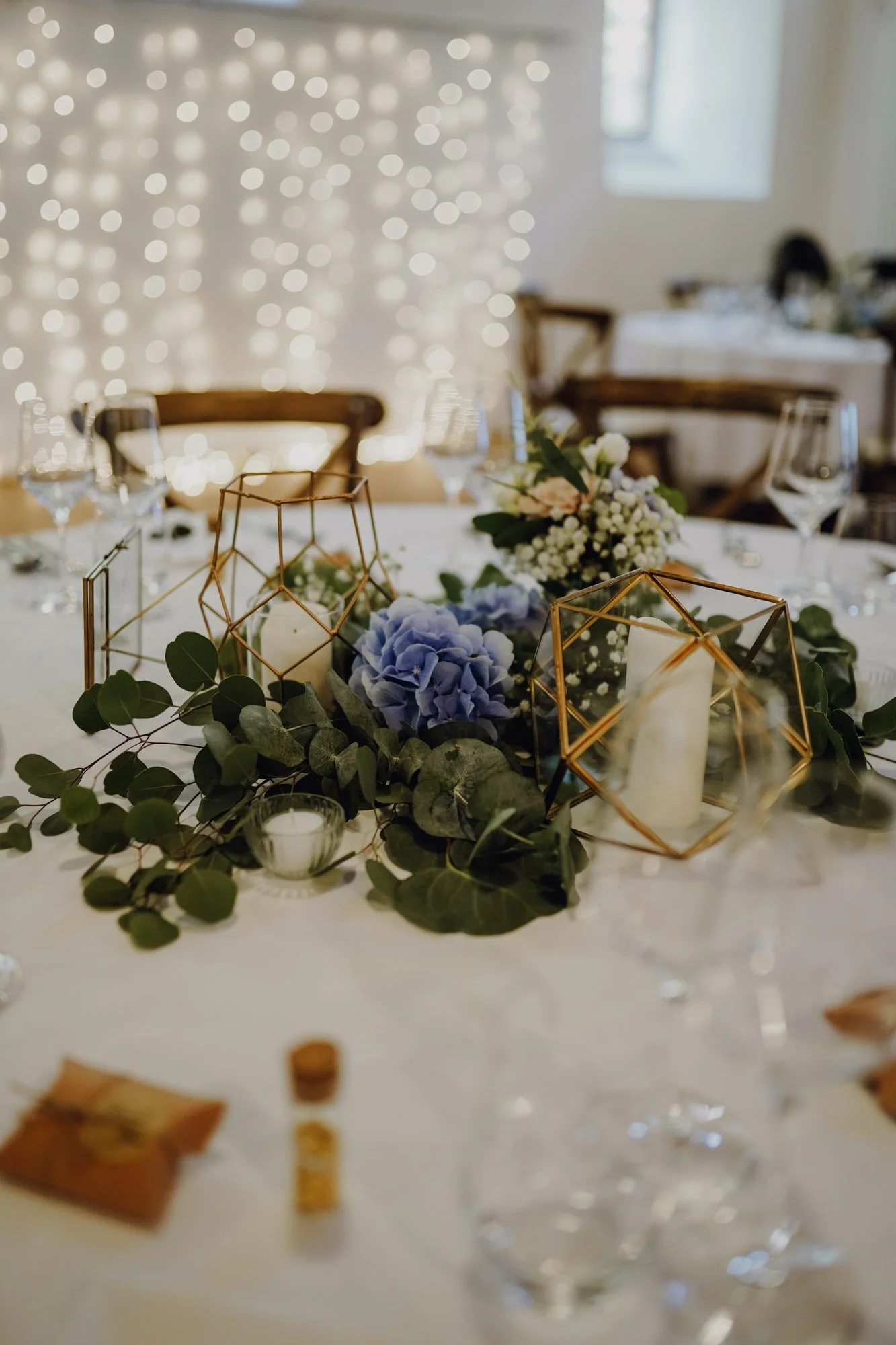 Frische Sommerhochzeit mit zartem Blau