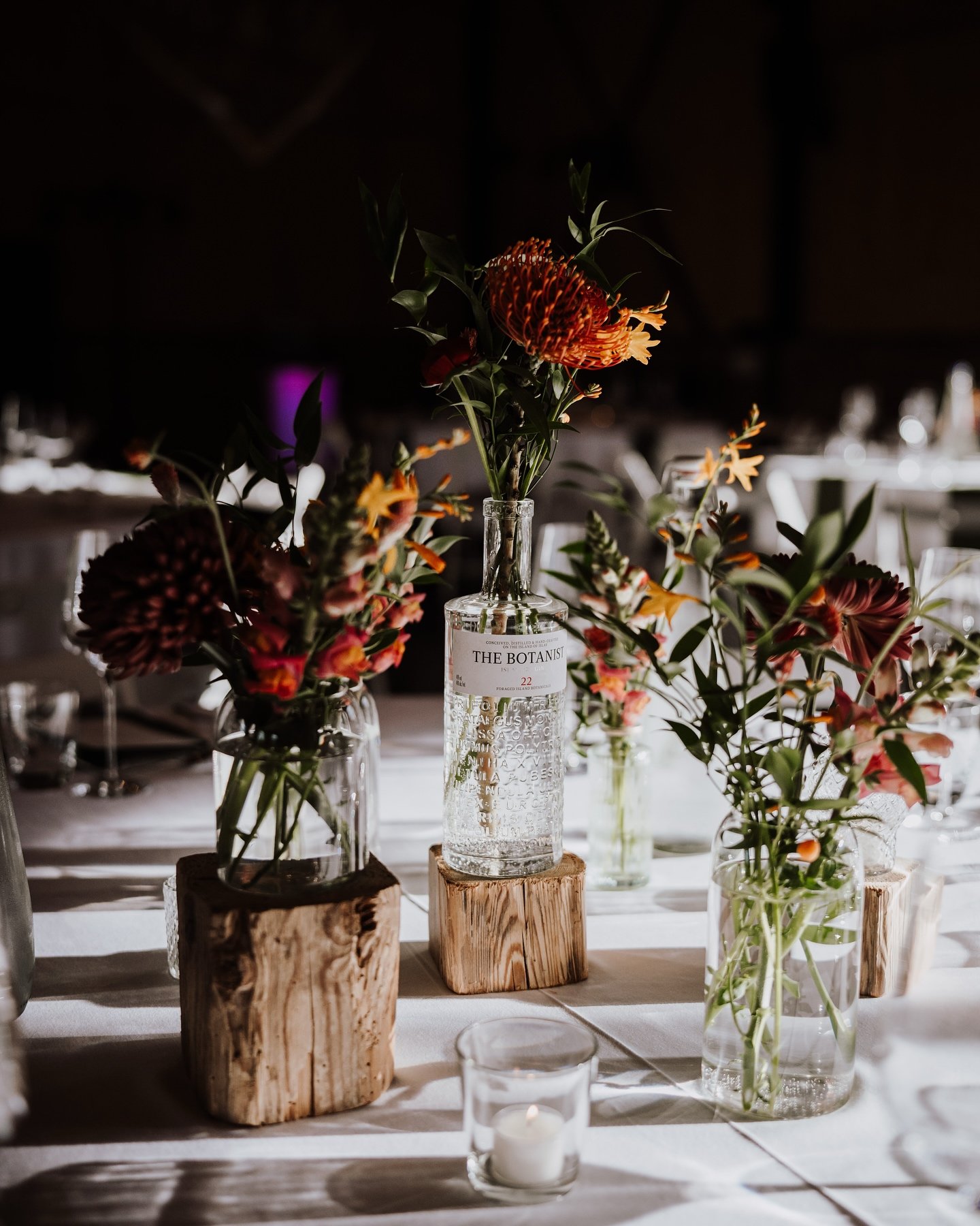 Heiraten im Herbst? Ich finde das Brautpaar zeigt uns wie sch&ouml;n und geschmackvoll das sein kann! Und die spontane Verlegung der freien Trauung in die Kirche, wirkt so, als wenn es so geplant gewesen w&auml;re. Mit vielen sch&ouml;nen Details und