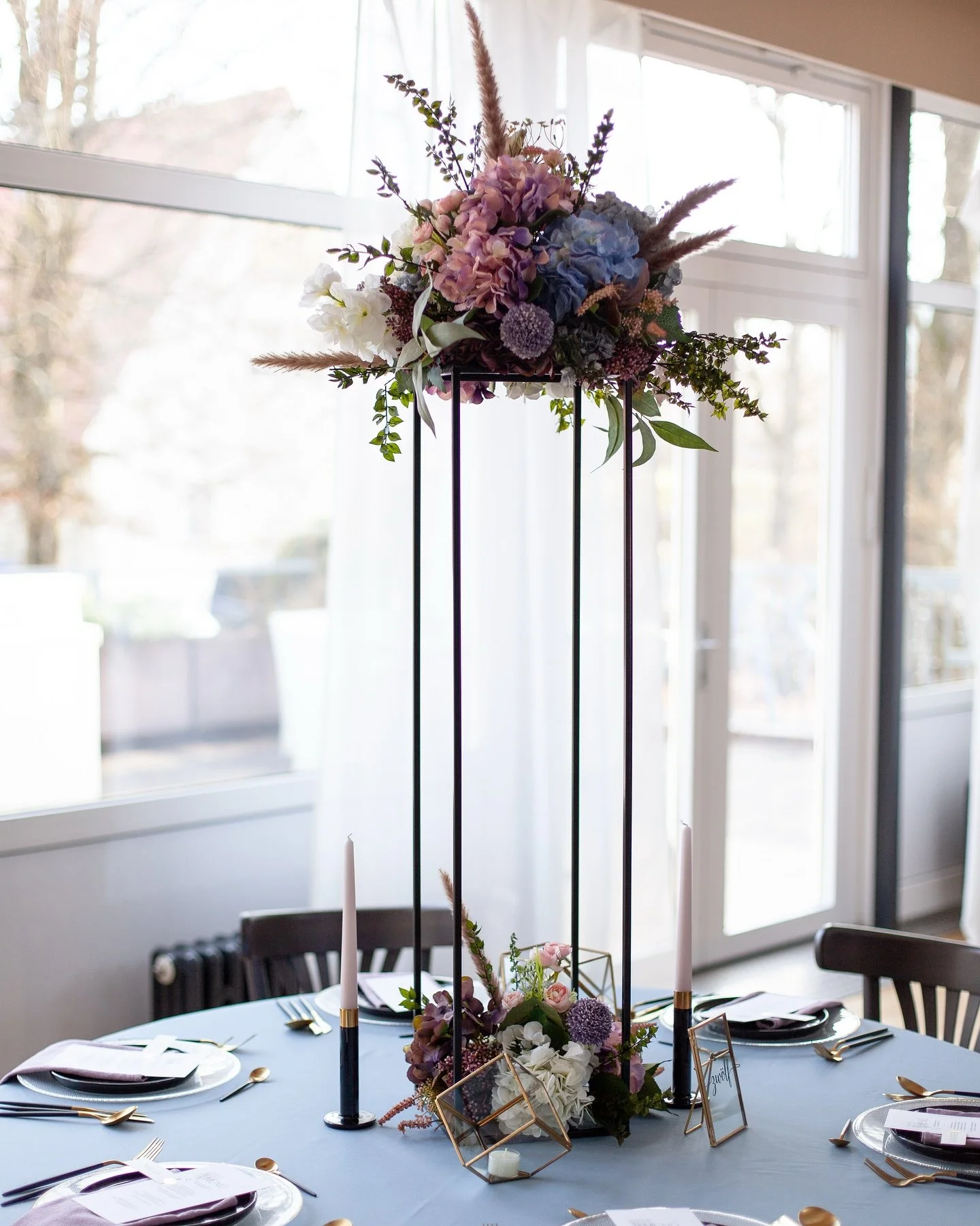 K&uuml;rzlich habe ich euch berichtet, dass ich im @hydepark_engstingen 5 Tischdekorationen zur Inspiration umsetzen durfte, f&uuml;r alle Brautpaare, die zur Besichtigung vor Ort sind. 
Ich finde diese M&ouml;glichkeit einfach toll f&uuml;r alle Bra