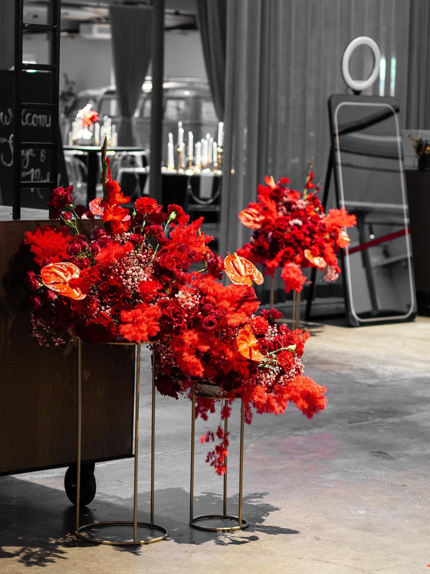 Diese Hochzeit vereinte einige besondere Eigenschaften. Dazu z&auml;hlt mit Sicherheit vor allem das Centerpiece OHNE Blumen! Das sieht man eher selten. Auch wenn zur heutigen Zeit in vielerlei Hinsicht mit Konventionen in der Hochzeitswelt gebrochen