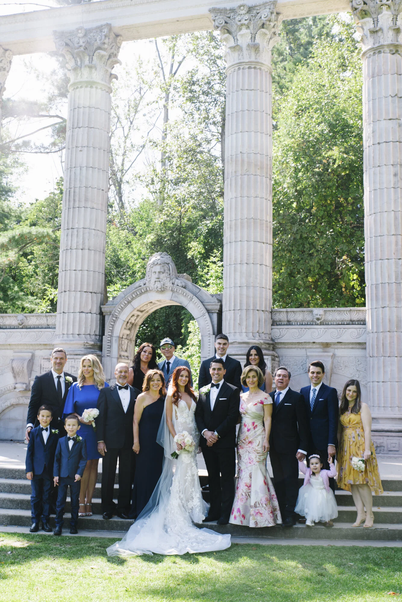 Toronto wedding family formal photos at the Guild Inn Estate