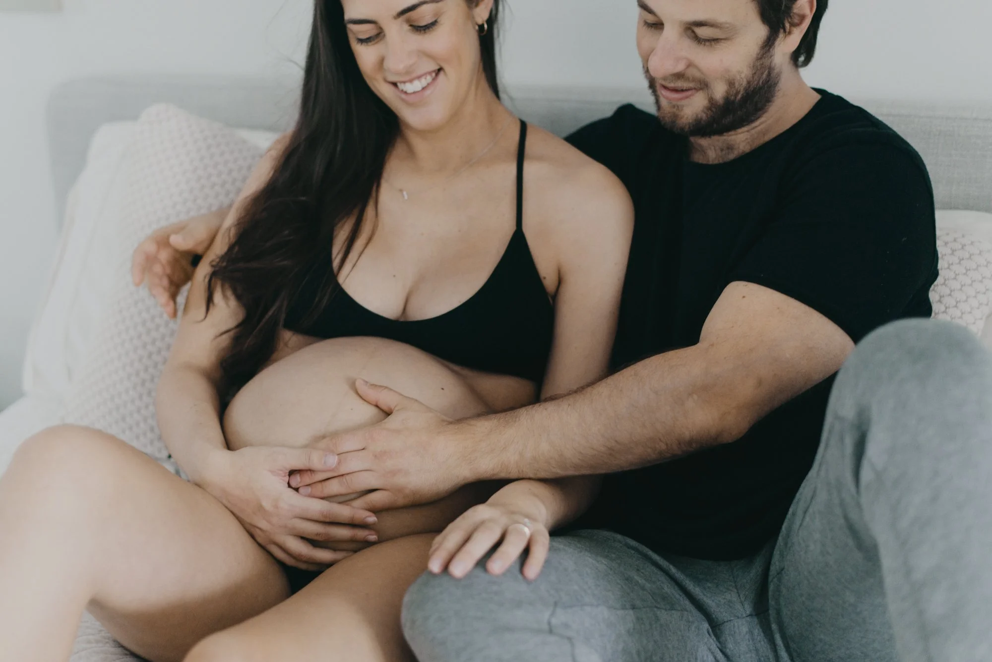 Jenna &amp; Matt’s Cozy At Home Maternity Session