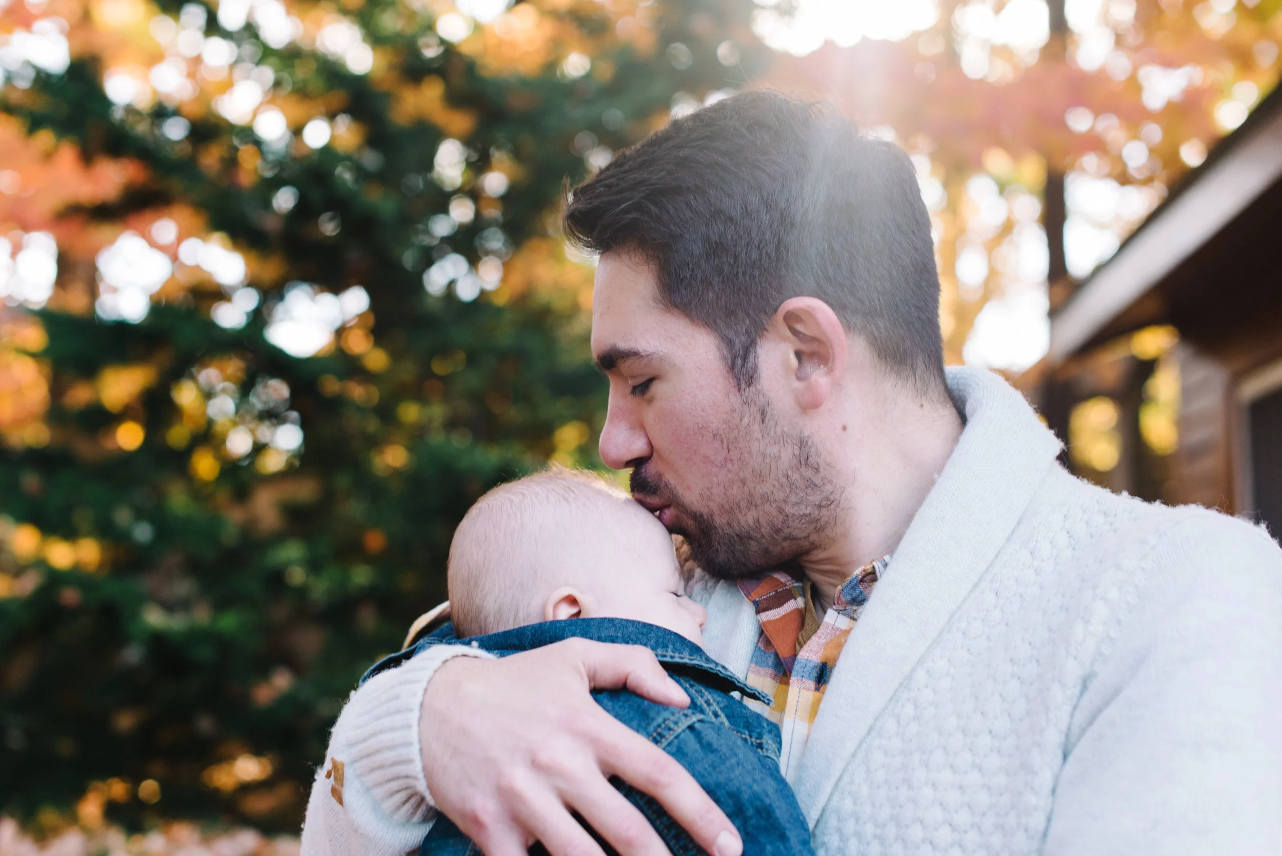 Father kissing his baby during a documentary family session with Toronto family photographer Rosewood Studios