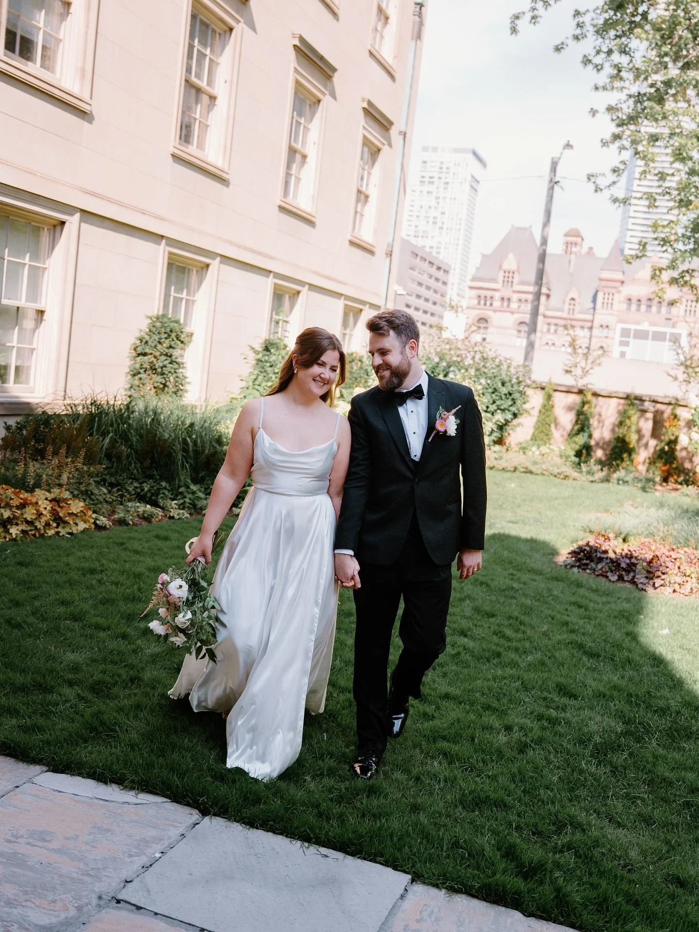 Checking in from our shooting / editing cave to say we&rsquo;re still here 👋🏼

Lots on the docket still&mdash; so many beautiful wedding galleries going out into the world in the coming weeks, a few more celebrations / engagements / fall family ses