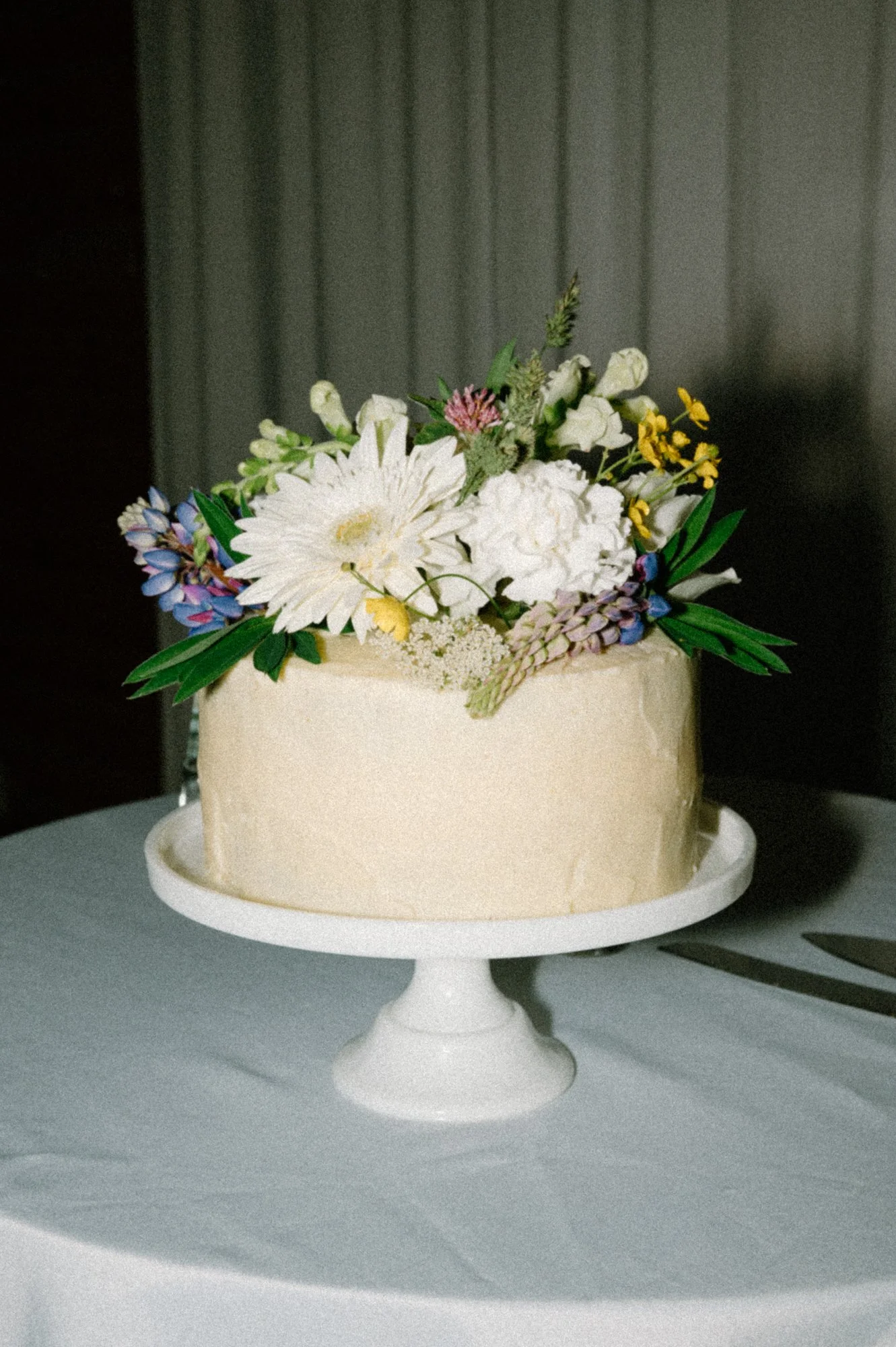 Film inspired flash photography of a homemade wedding cake at a destination wedding reception in Newfoundland