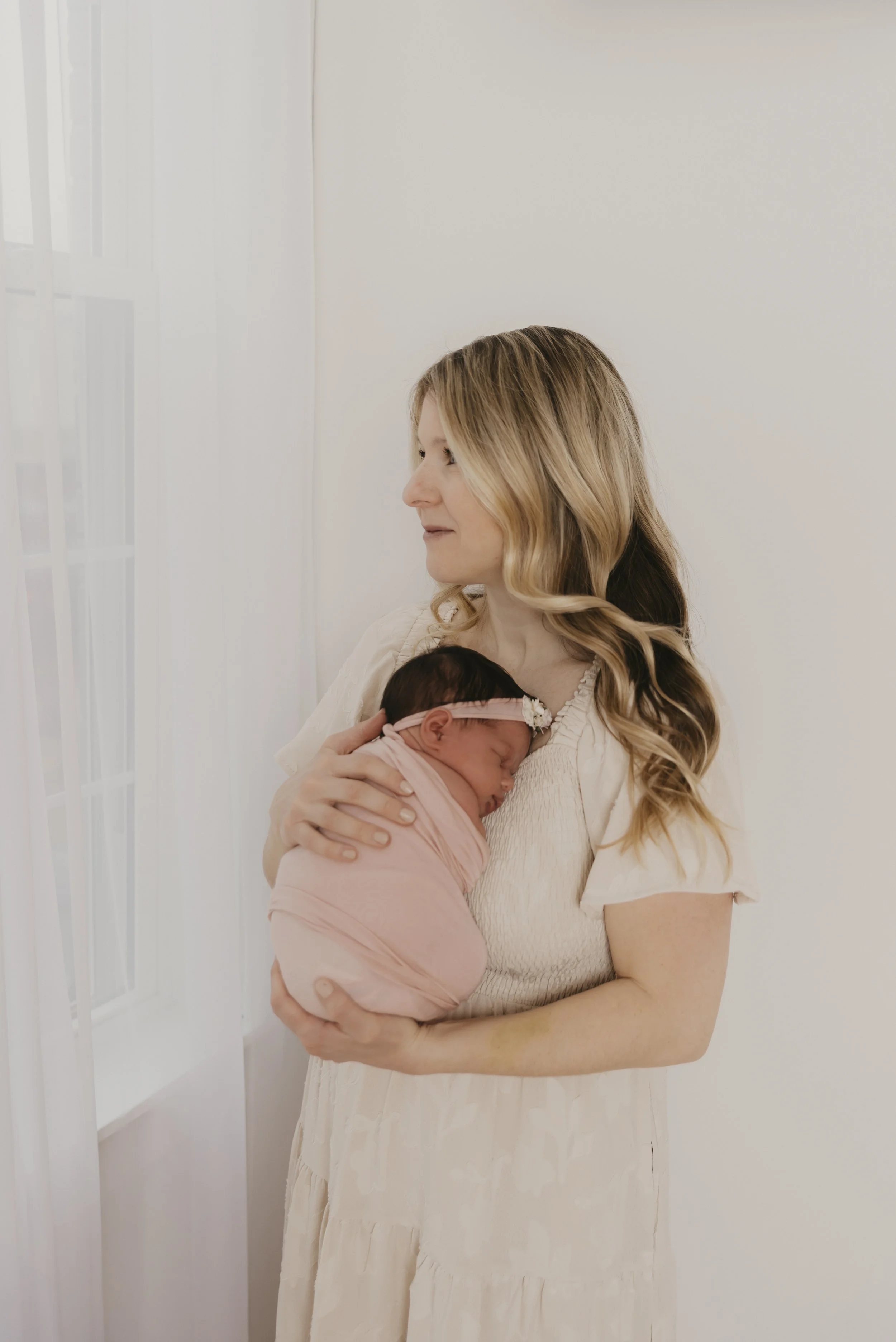 When to Book a Newborn Photographer in Northeast Ohio (Don’t Wait Too Long!)