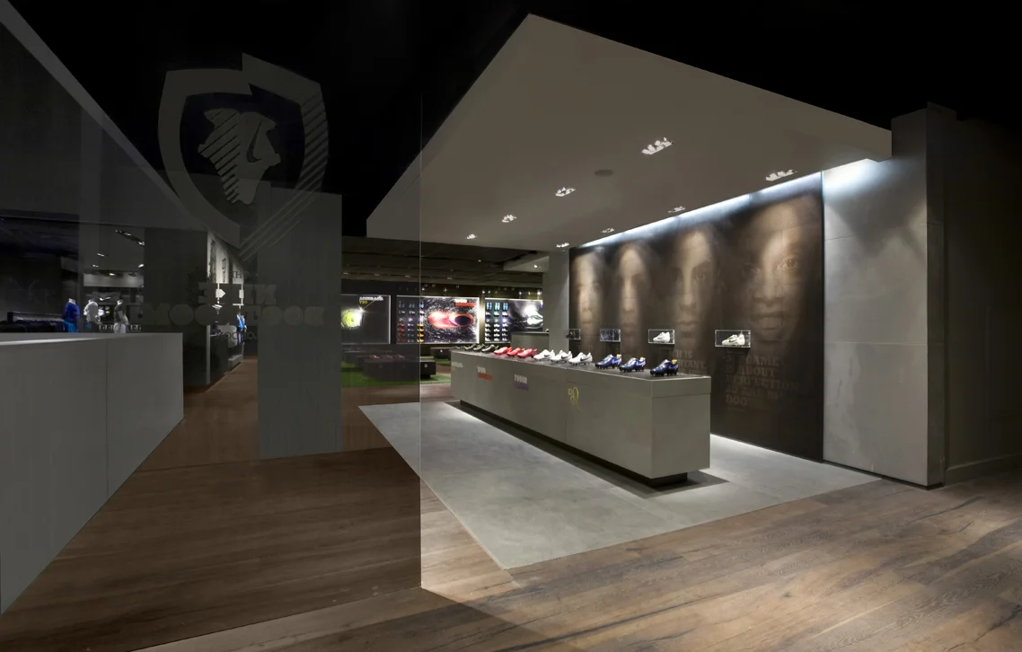 NIKEBOOTROOM_1.jpg