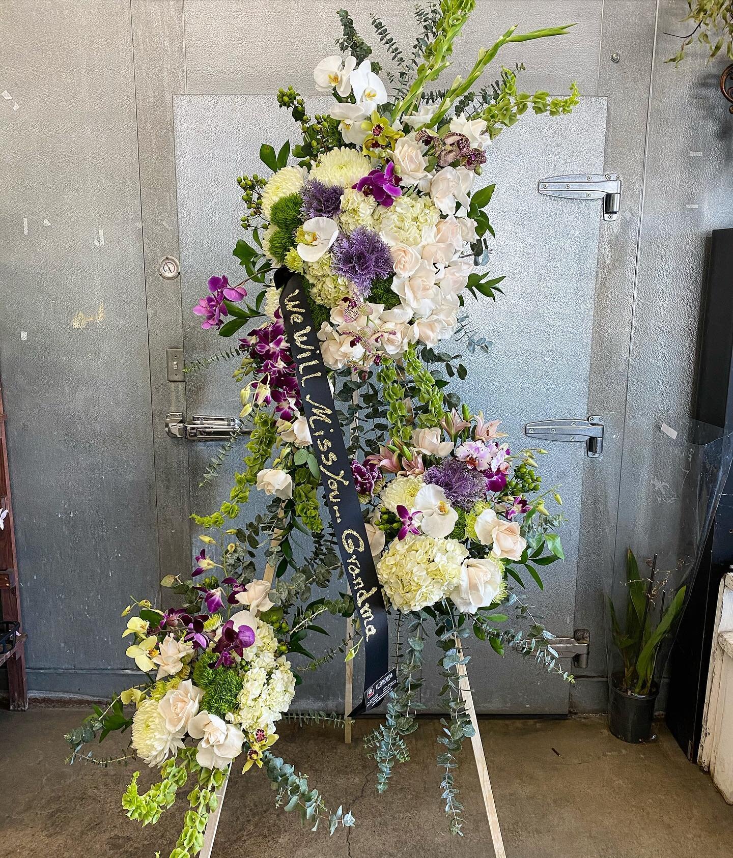 It&rsquo;s been a while since we displayed our standing arrangements! 

What do you think about this beauty?

&bull;
&bull;
&bull;

#flowerarrangements #floralinspiration #flowercenter #laflorist #funeralarrangements #funeralflowers #funeralflorist 
