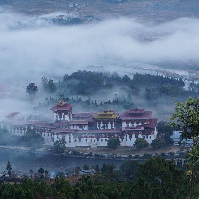 There have been so many moments where the beauty of the world left my speechless. This morning in Bhutan with this view of the morning fog immersing the Punakha Dzong, surrounded by mountains was one of those days. It was one of those special moments