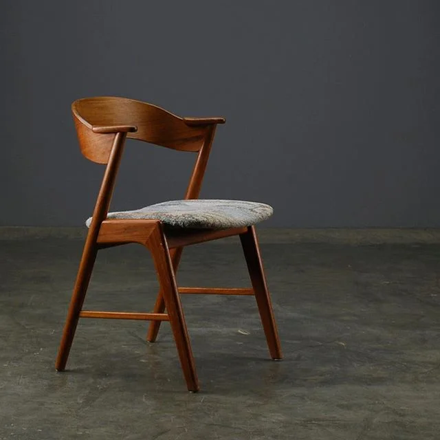 This cool guy and his five brothers are live in our Etsy store. 😎😎😎😎😎😎
And they're gonna be even cooler once we've restored them. 🛠
#kaikristiansen #korupstolefabrik #danishmodern #danishmodernfurniture #midcenturymodern #midcenturyfurniture #