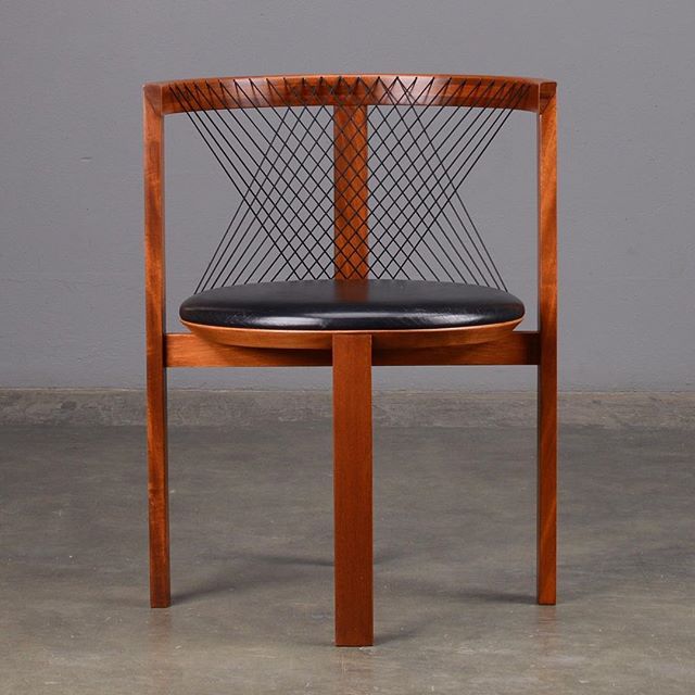 String Chair by Niels J&oslash;rgen Haugesen for Tranek&aelig;r. Denmark, c. 1980

Freshly restored by the Madsen Modern restoration team and ready to bring some architectural rigor to your home. Available in our Etsy shop.

#modernchair #danishmoder