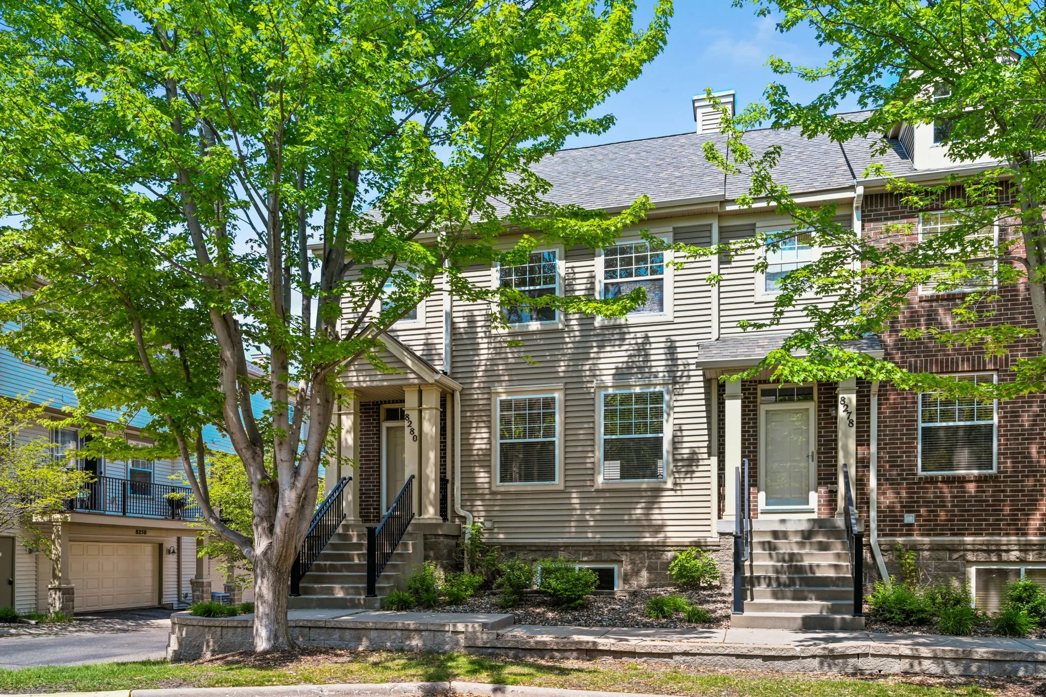 1-web-or-mls-8280 Labont Way 001Full.jpg