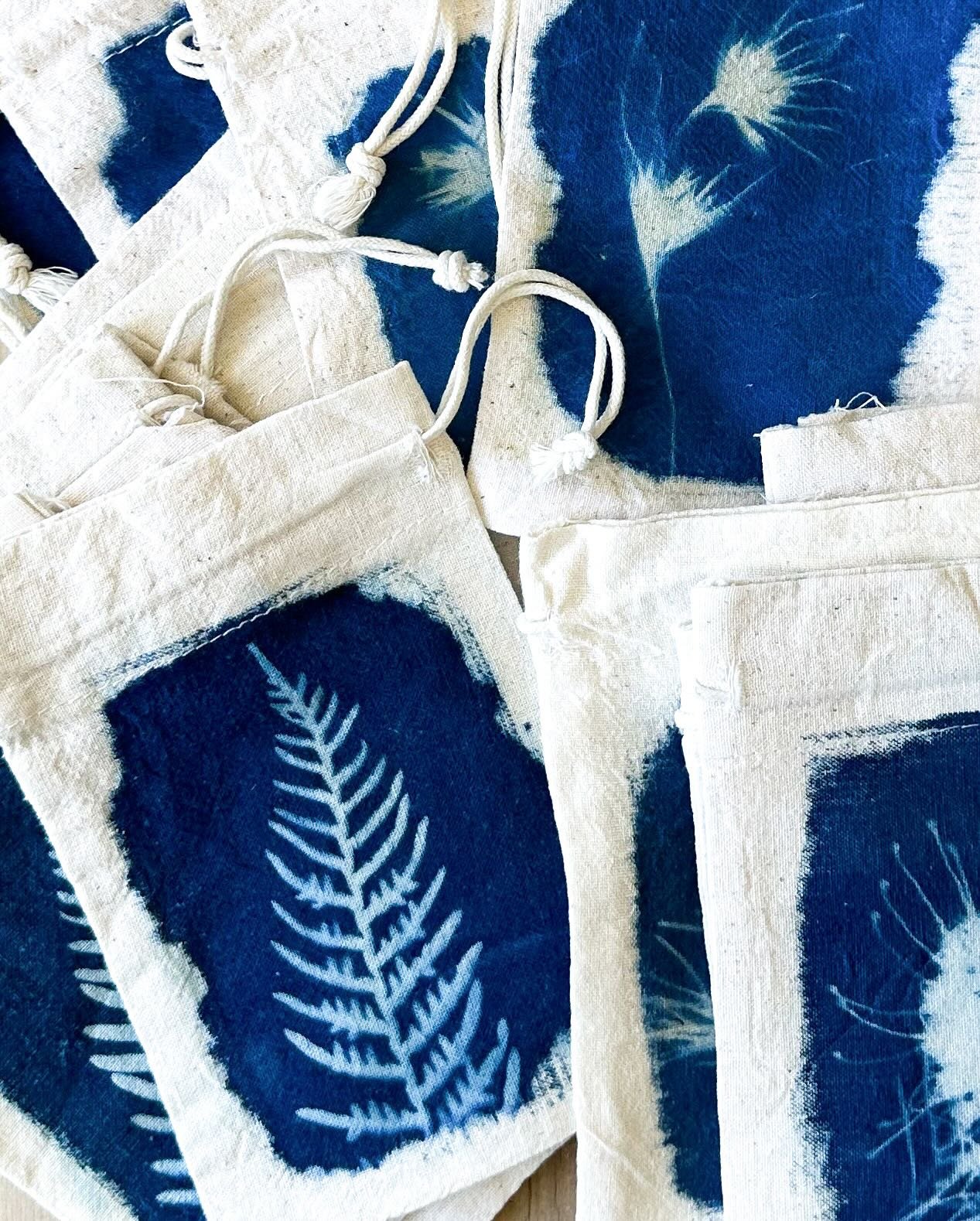 Beautiful cyanotype perpetual gift bags, and new to @pennyjgray&rsquo;s creative collection are these fab cyanotype tote bags! All available in our little shop ☺️ Pop in and see us!

#cyanotype #giftbags #totebags #gippslandmaker #madeingippsland #vi