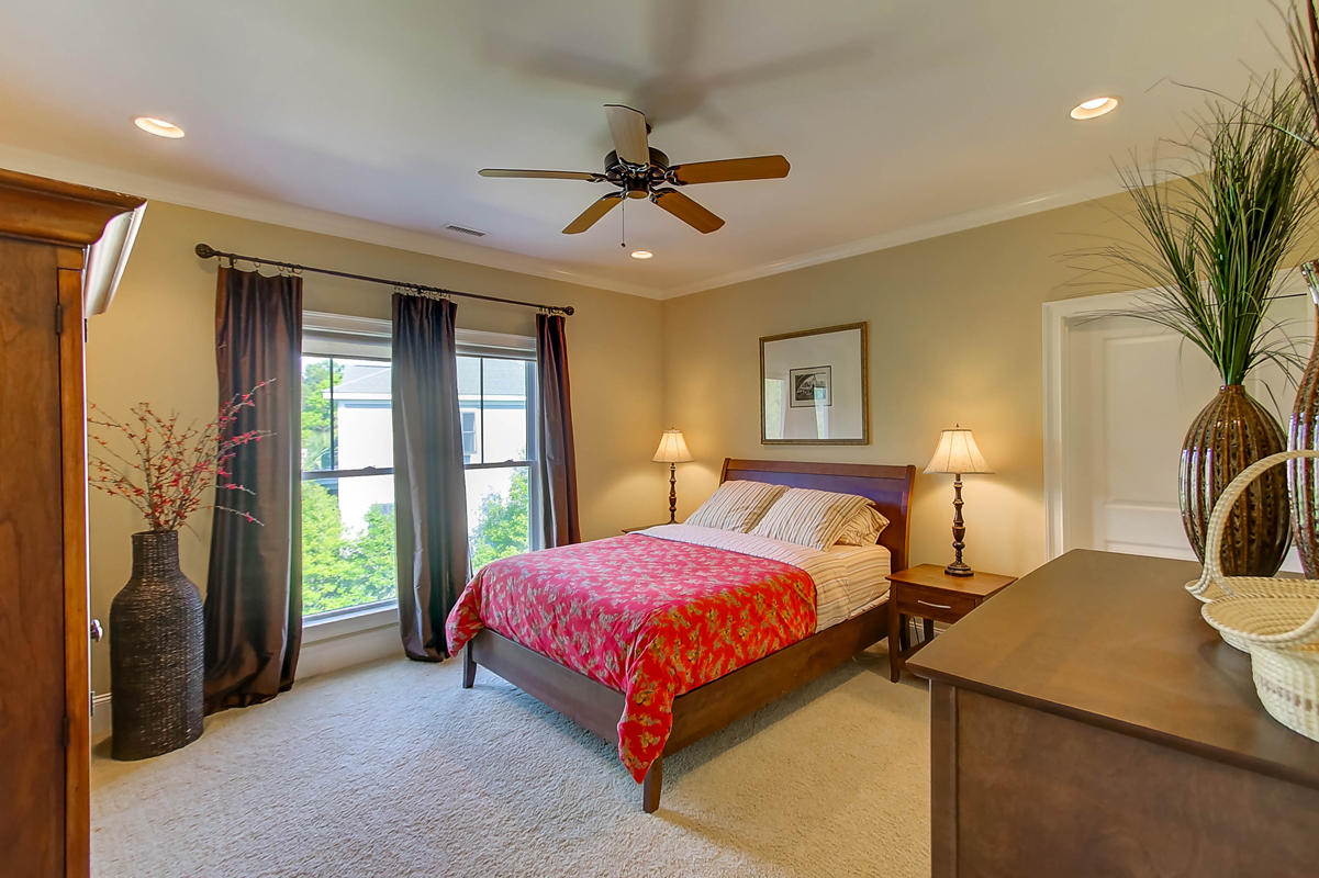 bed1.jpg