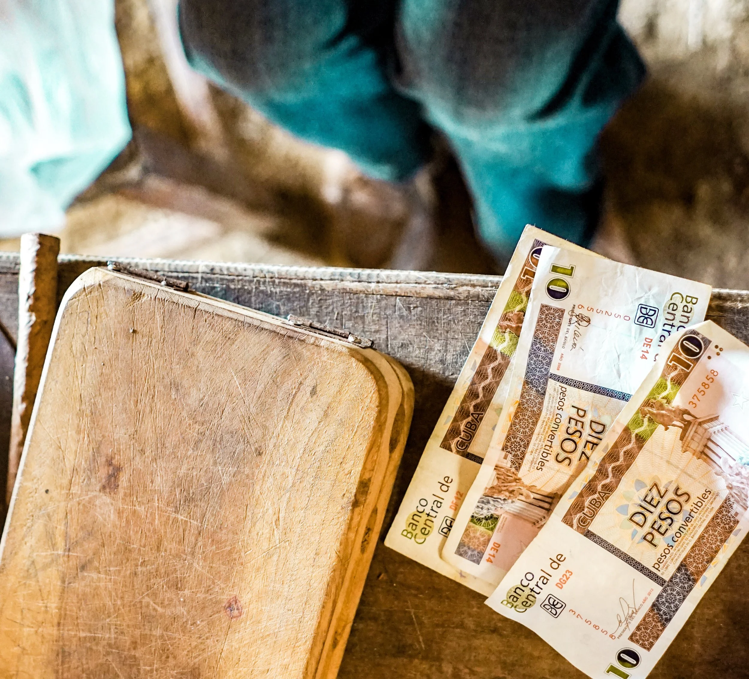 HOW I AFFORD TO TRAVEL WITHOUT A TRUST FUND 