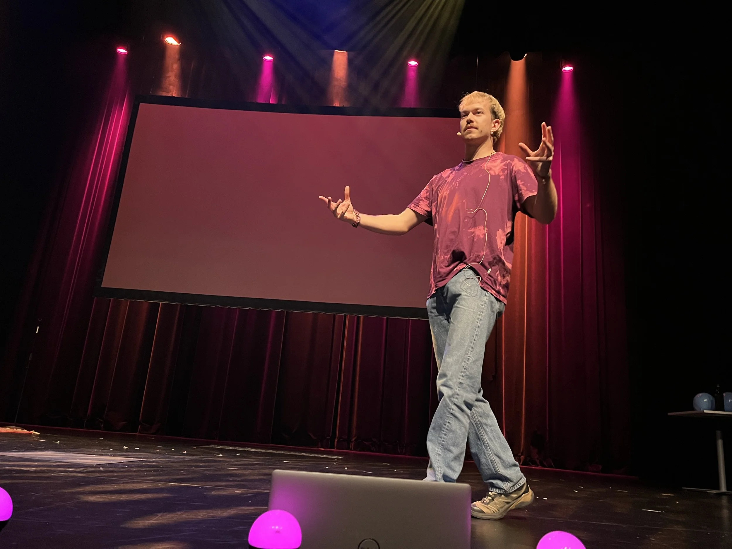 AMBER postdoc Ferdinand Fandrei competed in the research communication competition, Forskar Grand Prix!