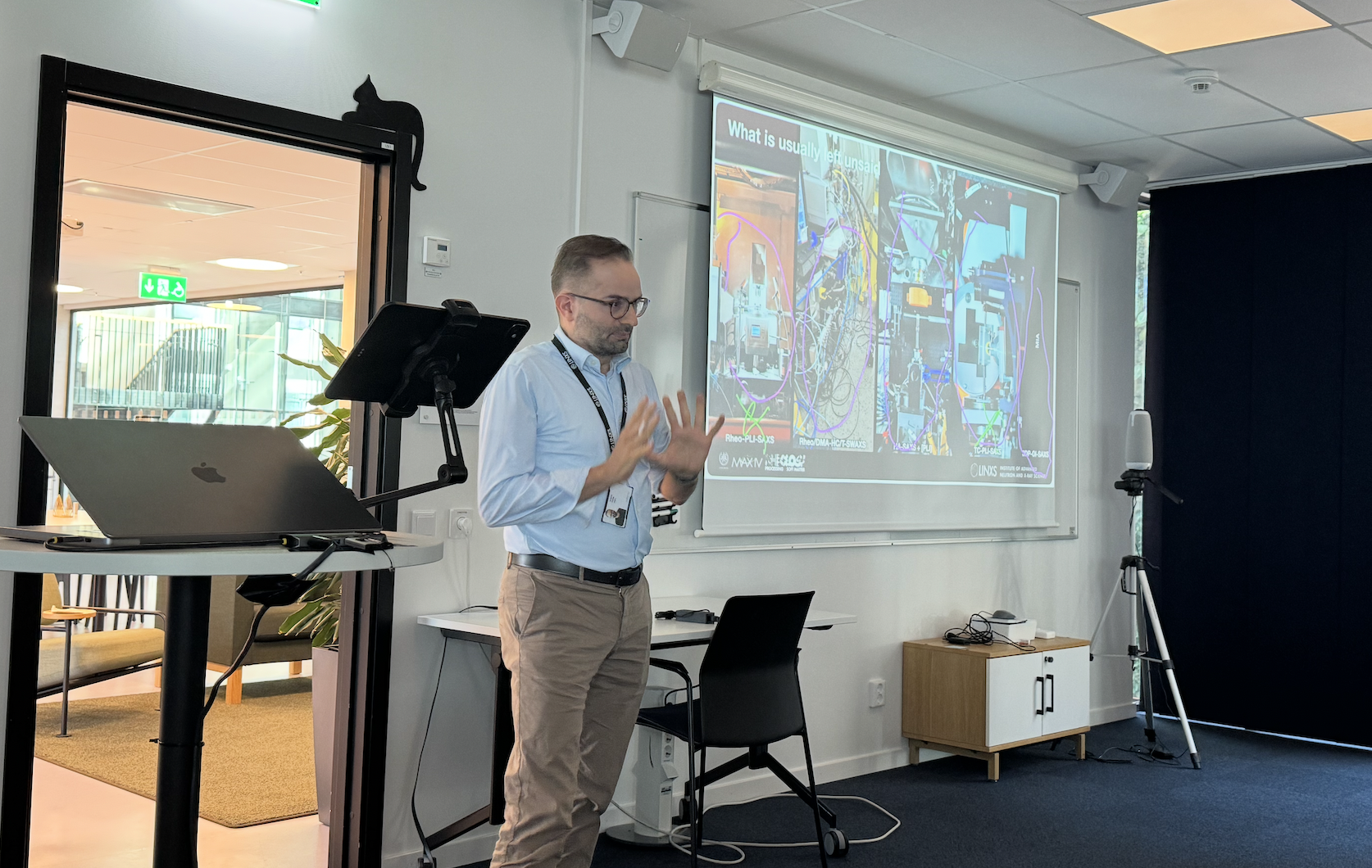 A man: Roland Kádár. Photo.